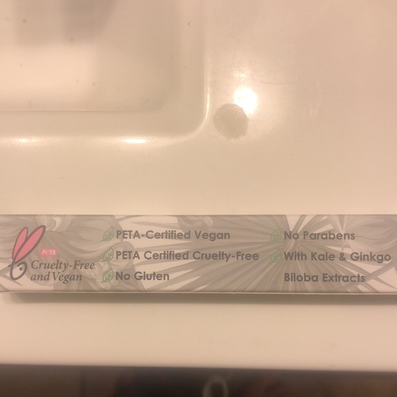 Luna liner water resistant liquid eyeliner - Picture 3 of 3